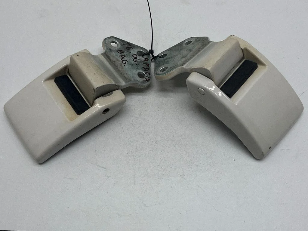Laadimisukse hingede komplekt 7H0827154