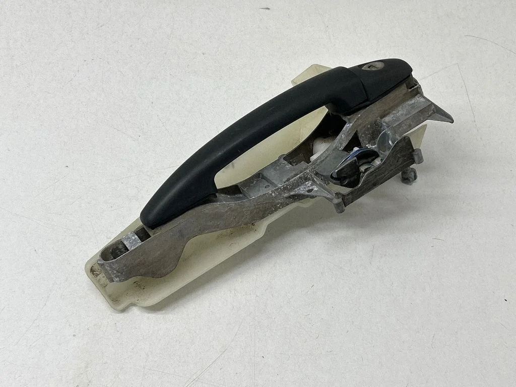 Loading door exterior handle 1401307980