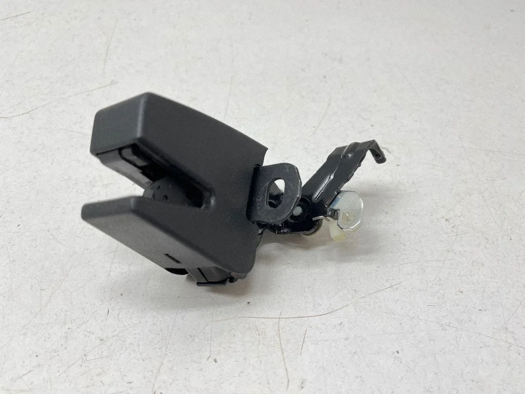 Loading door lock – rear left
