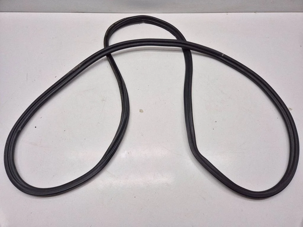 Loading door rubber seal (on body)