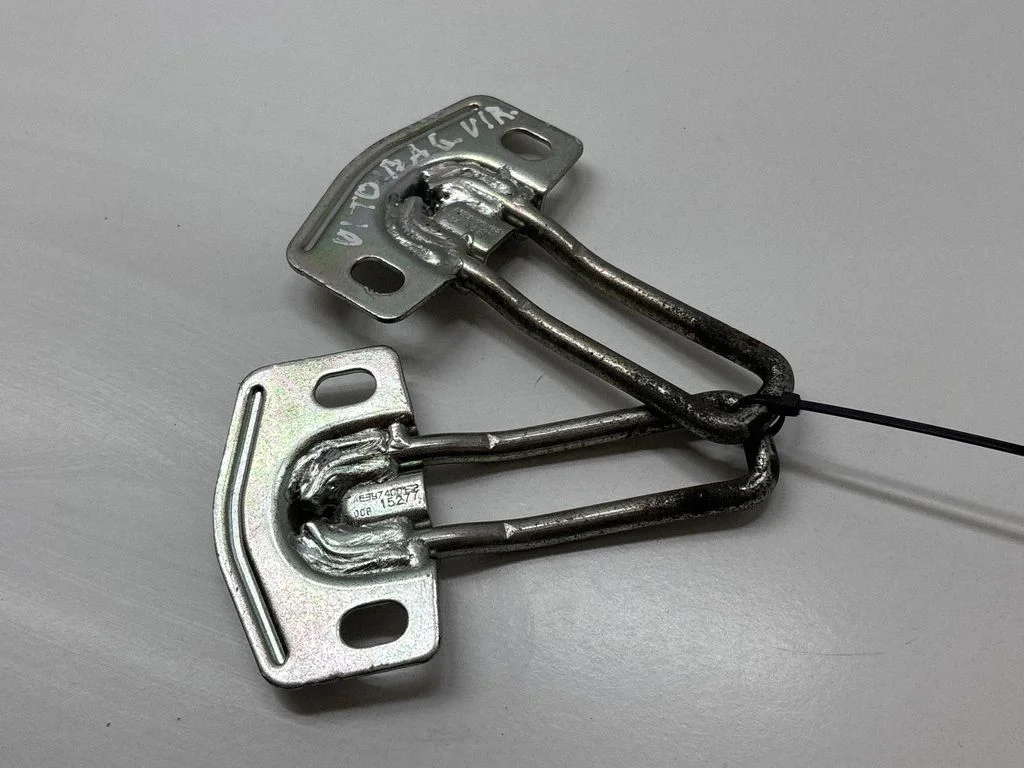 Loading door lock loop/hook striker A6397400132
