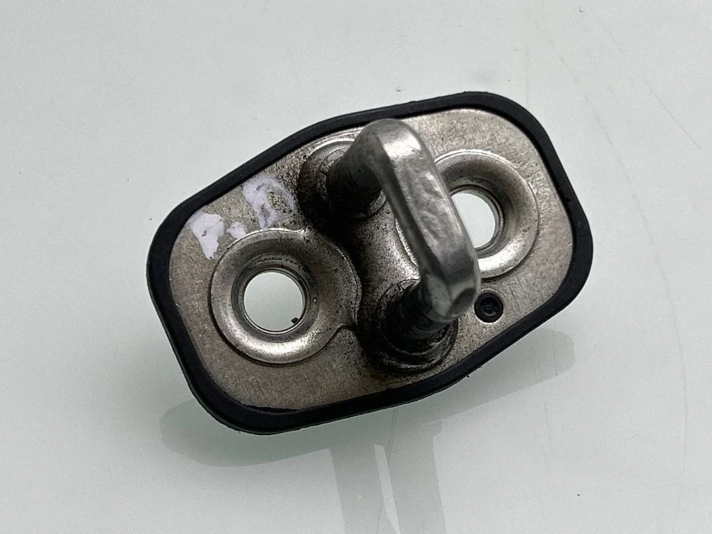Loading door lock loop/hook striker – Peugeot Traveller (2016-)
