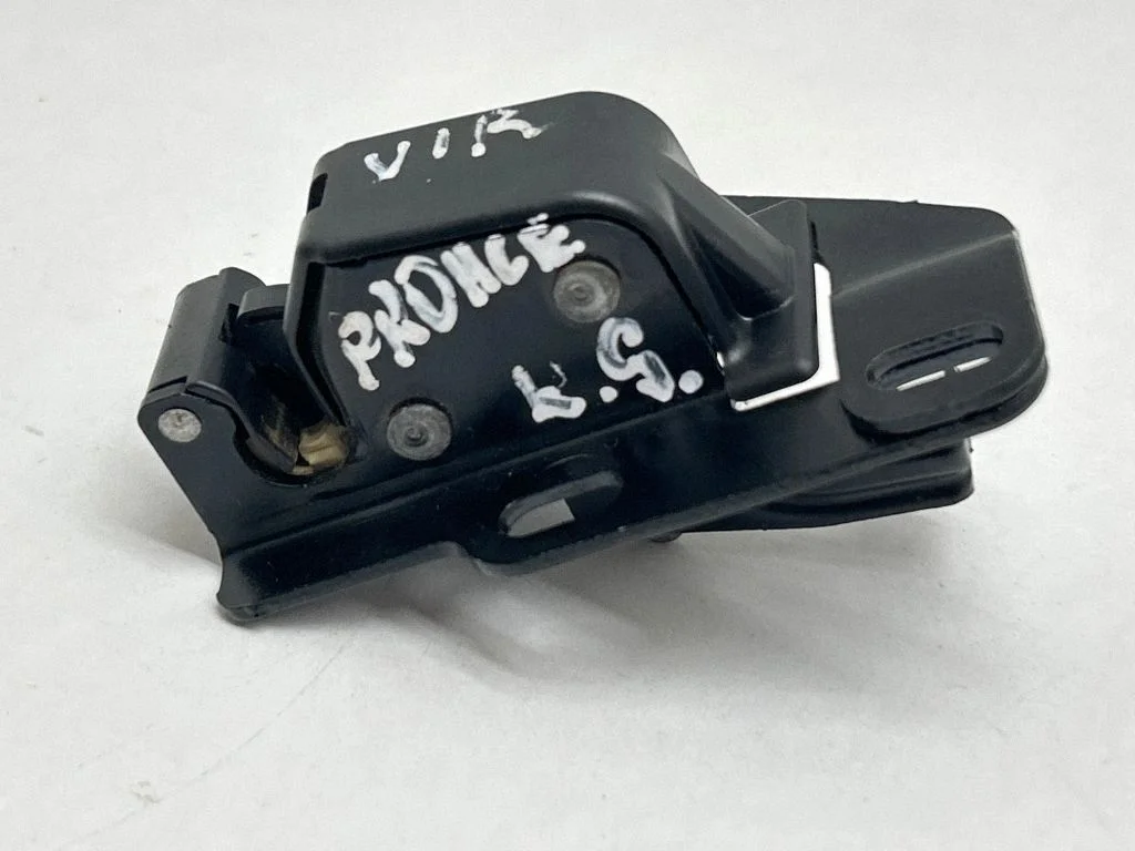 Loading door lock SU001A6909