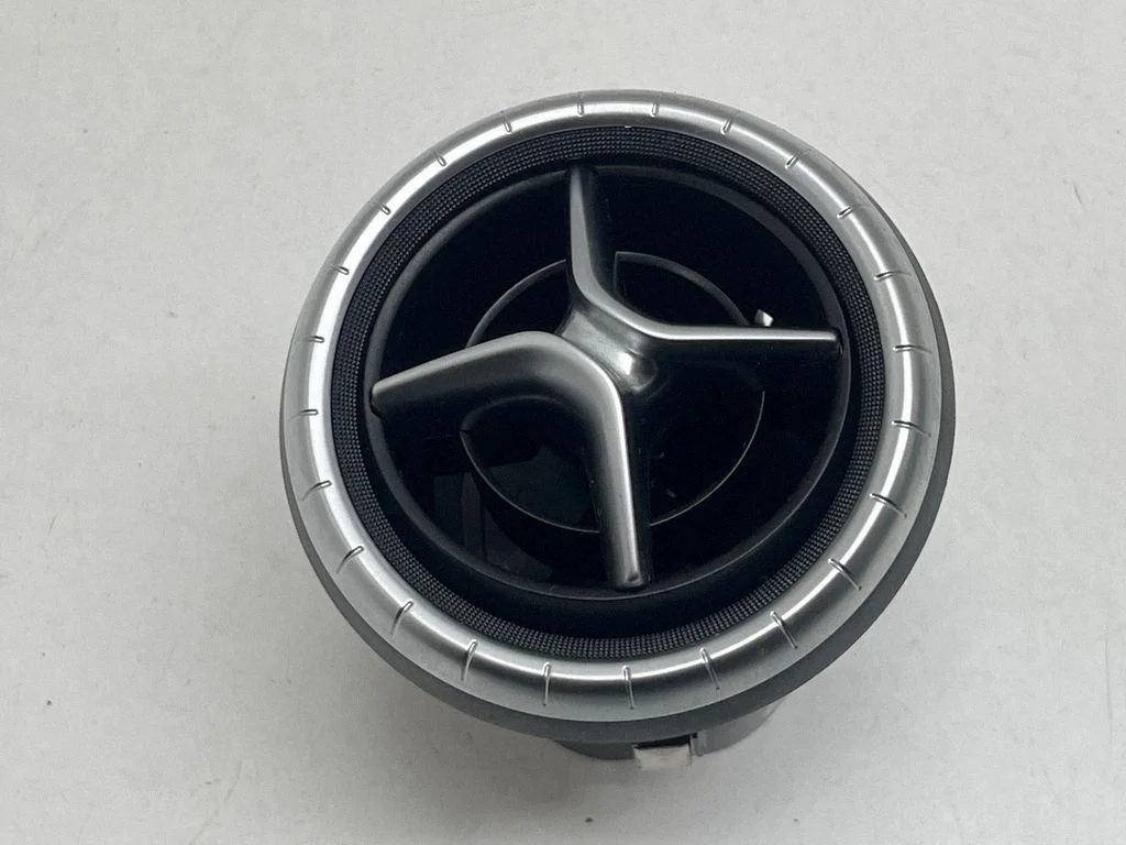 Środkowe kratki nawiewu – Mercedes-Benz Klasa CLA C117 X117 W117 (2013-2019)