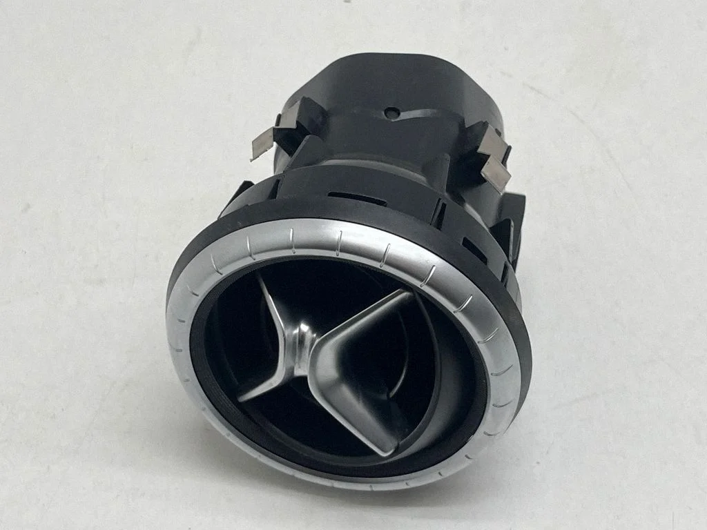 Środkowe kratki nawiewu – Mercedes-Benz Klasa CLA C117 X117 W117 (2013-2019)