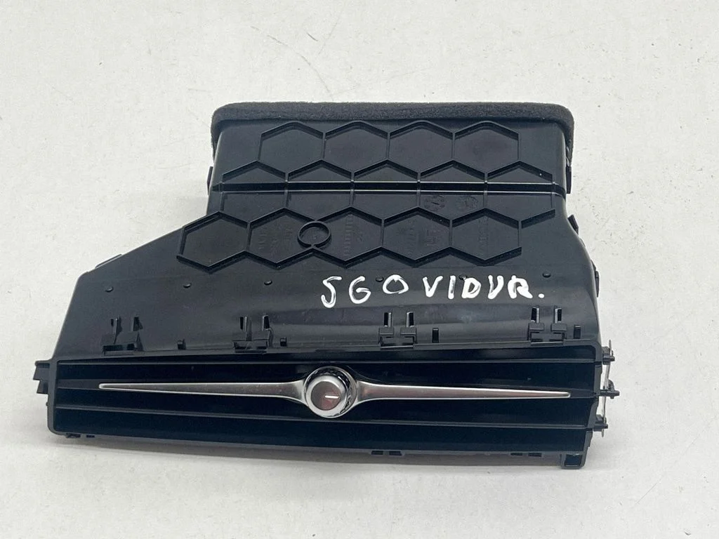 Dash center air vent grill – Volvo S60 (2018-)