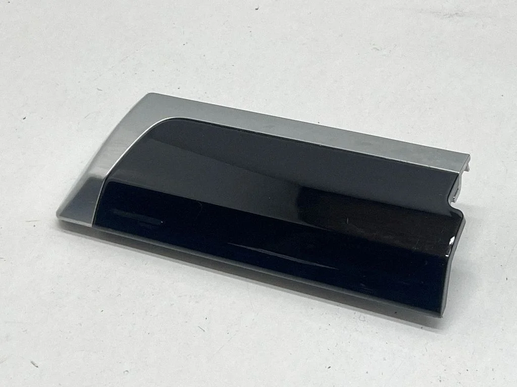 Dashboard glove box trim 7P5857226P