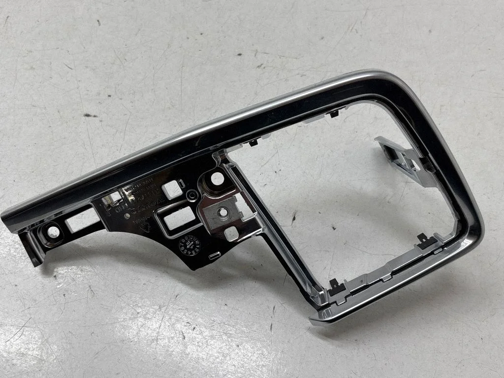 Dashboard glove box trim 31417211