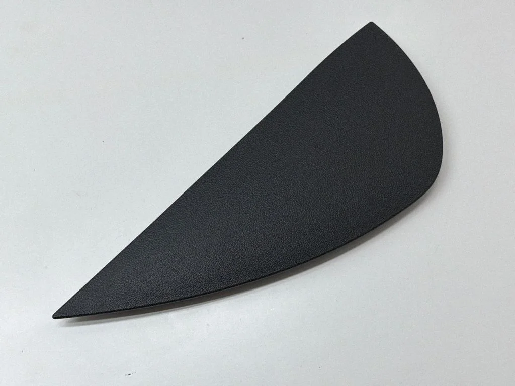 Armatuurlaua külje viimistluspaneel 2GM858247B