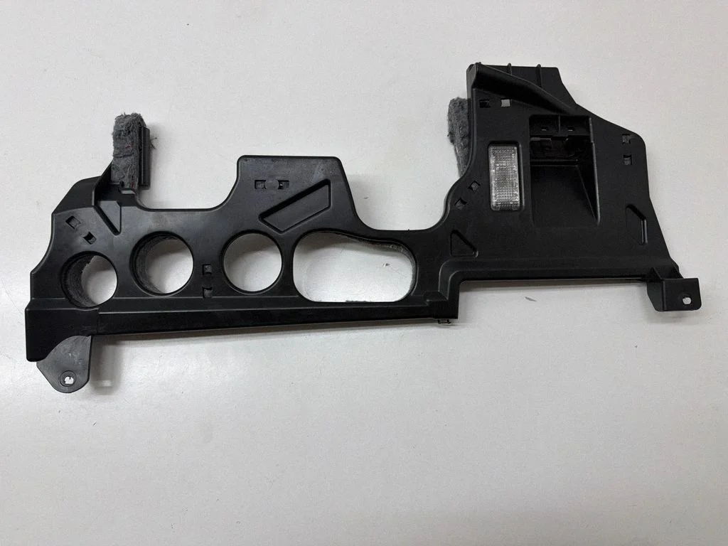Dashboard lower bottom trim panel 7N1863081