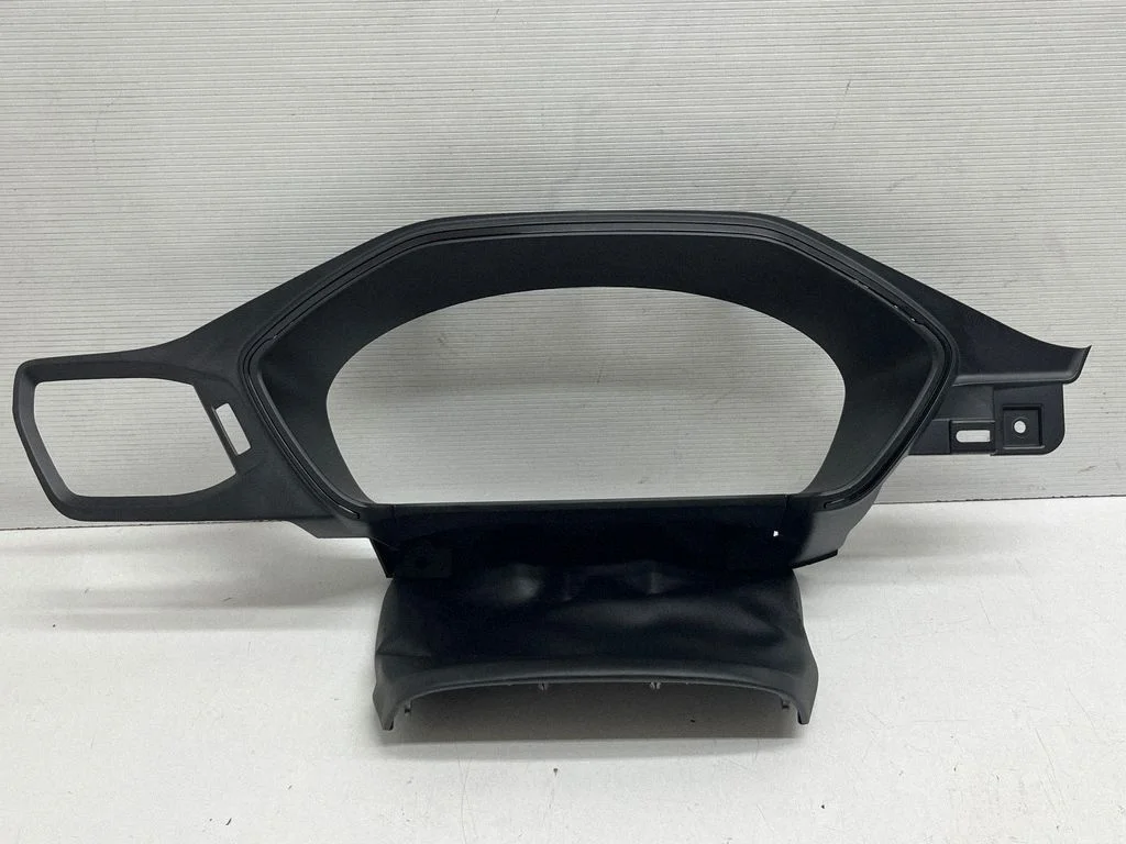 Instrumentu paneļa apdare LJ6BS044D70