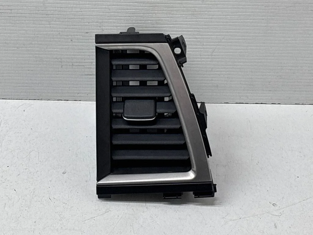 Dash center air vent grill 556860E040 – Toyota Highlander XU50 (2013-2019)