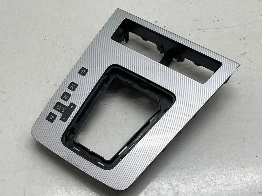 Käigukangi ümbrise viimistlus (plastik) – Skoda Octavia Mk3 (5E) (2013-2019)
