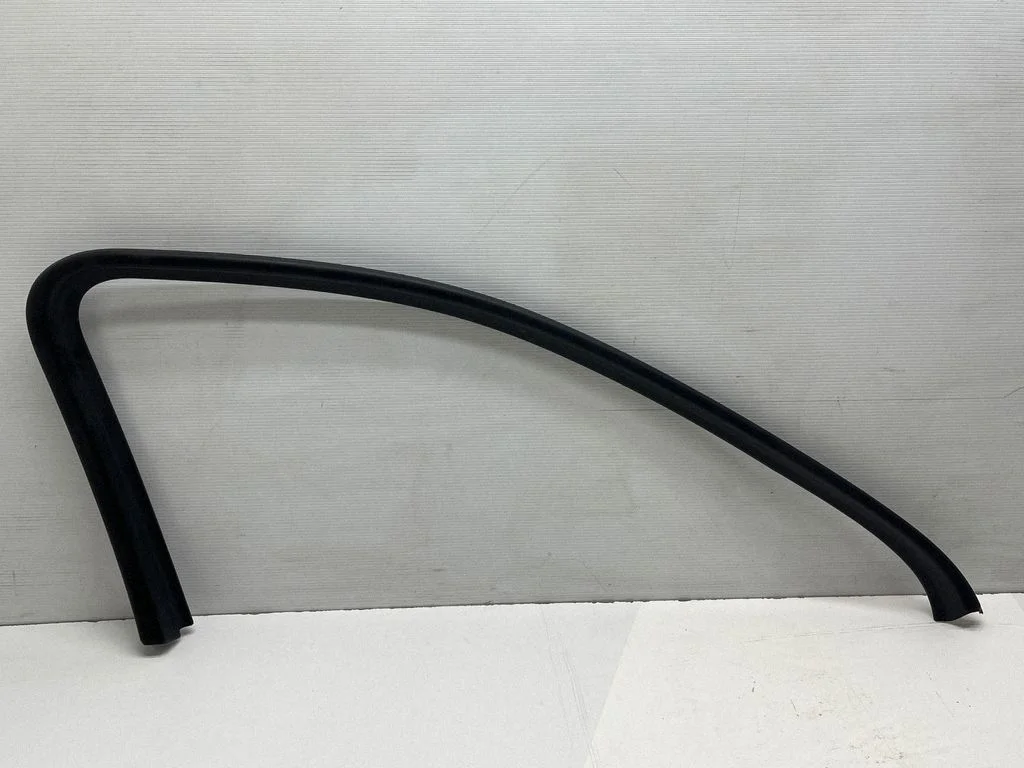 Front door trim bar 7P0867671