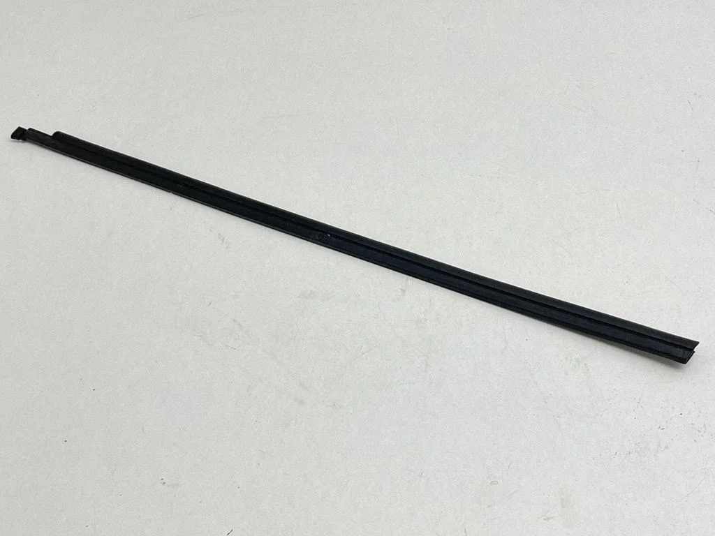 Muu eesmise ukse viimistluse osa – Porsche Cayenne (92A) (2010-2017)