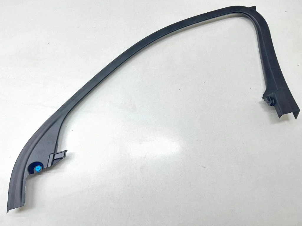 Front door trim bar 31455062