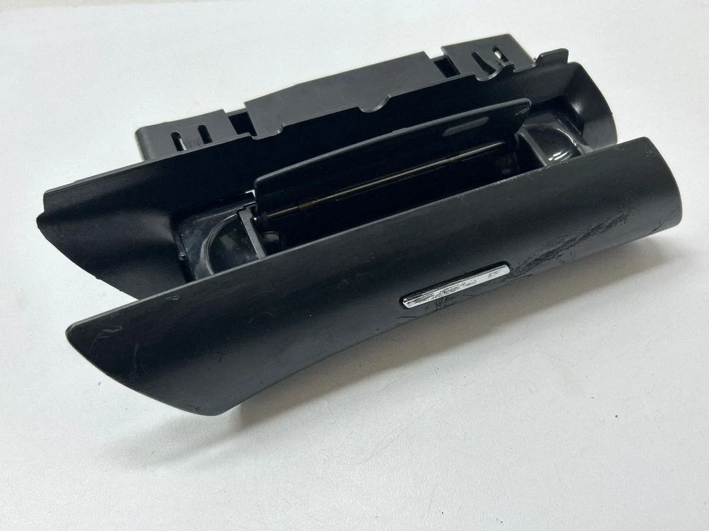 Rear door ashtray 7P5857952