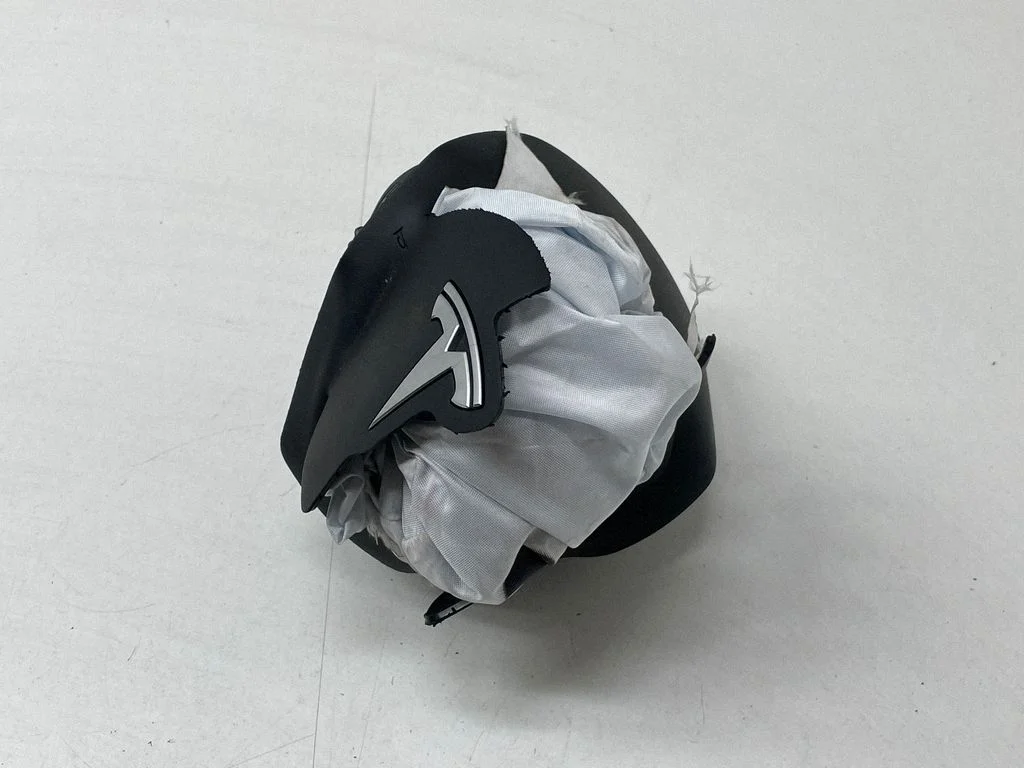 Rooli turvapadi – Tesla Model Y (2020-)