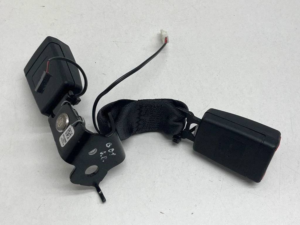 Middle seatbelt buckle (rear) S4741428806