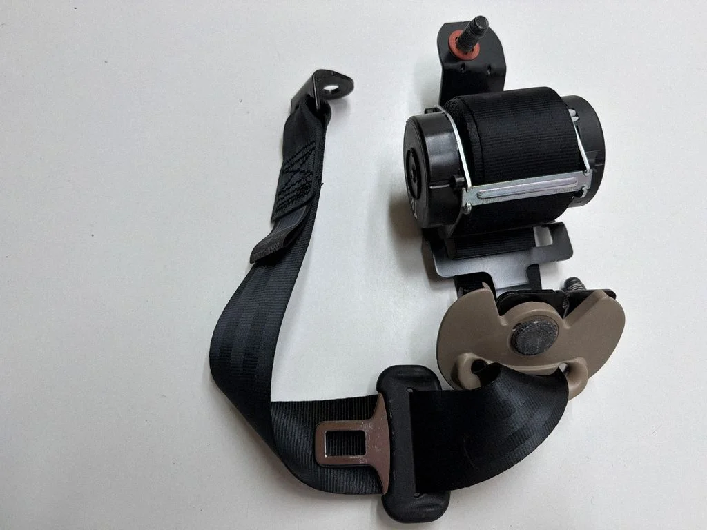 Aizmugurējā drošības josta 8910D3500