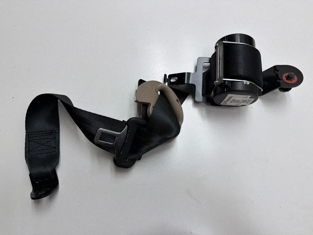 Aizmugurējā drošības josta 632598000A