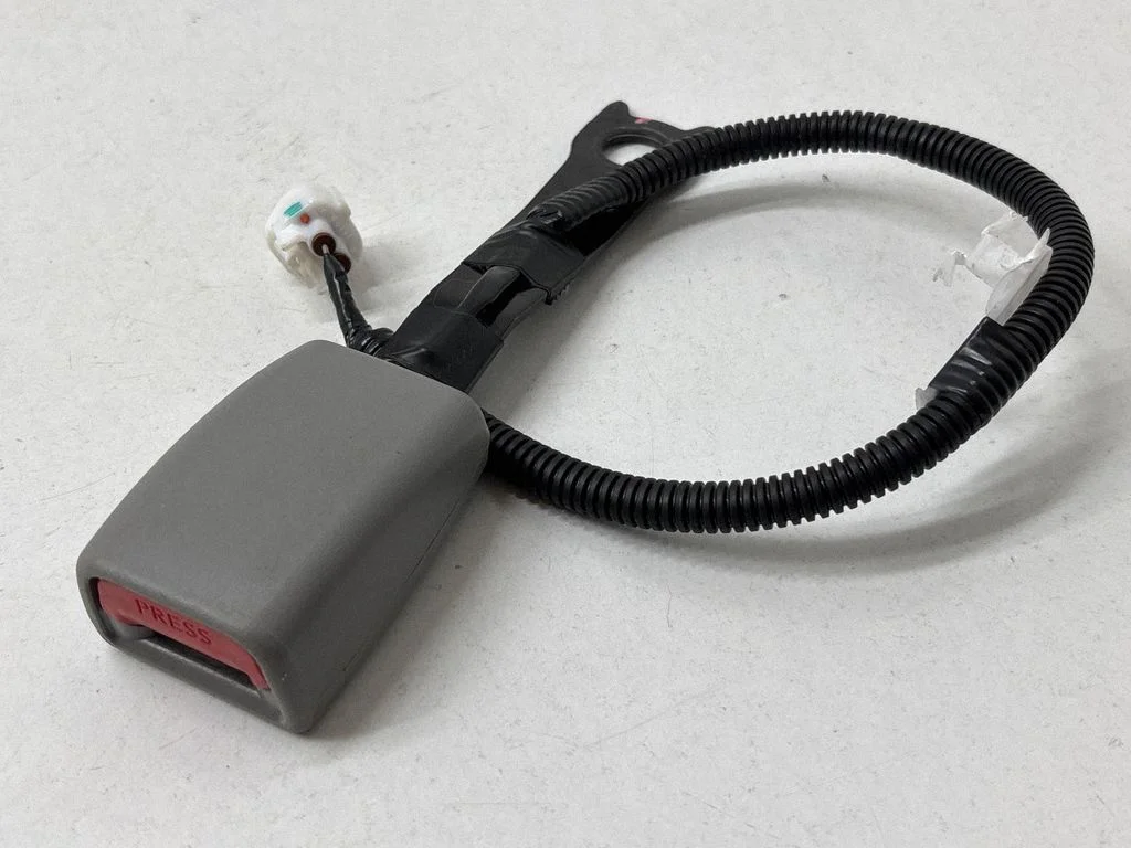 Front seatbelt buckle C13852208 – Toyota Highlander XU50 (2013-2019)