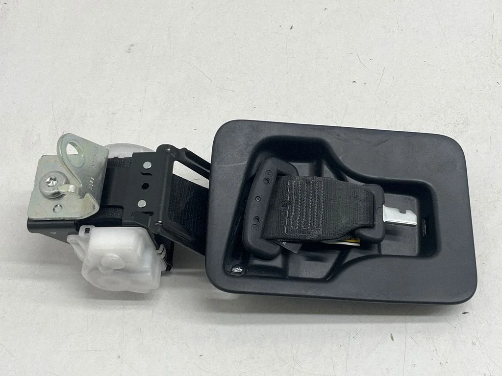 Middle seatbelt (rear) V070716