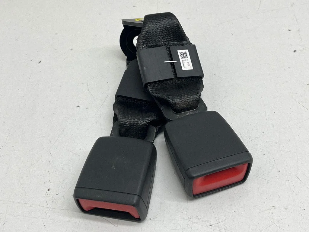 Middle seatbelt buckle (rear) 17A857739