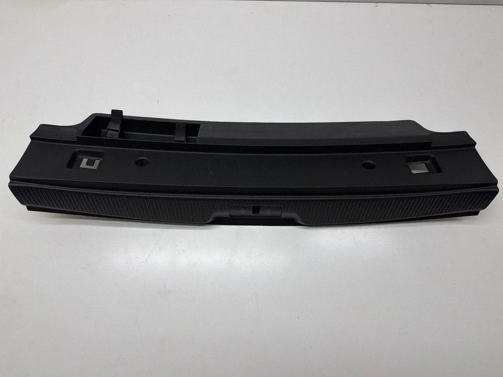 Pagasiruumi läve kaitseviimistlus – Volkswagen Sharan (2011-)