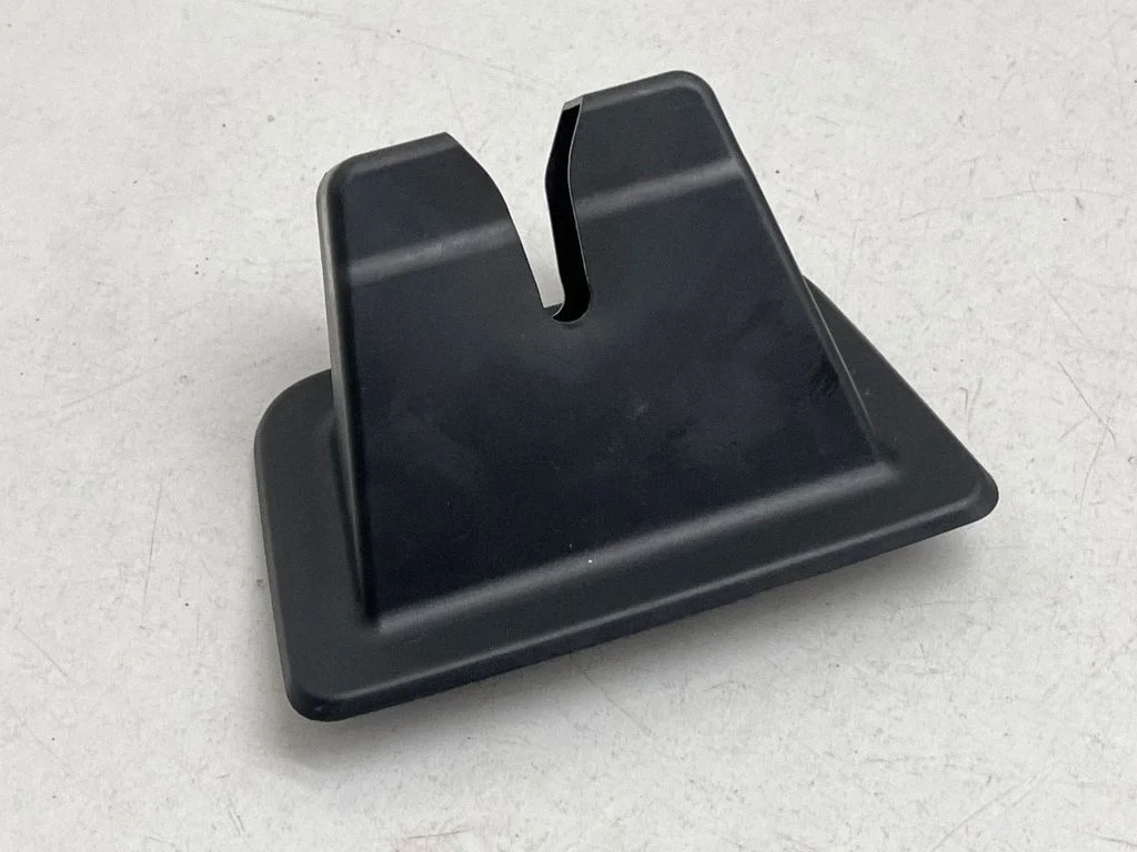 Osłona zamka klapy bagażnika 31386567