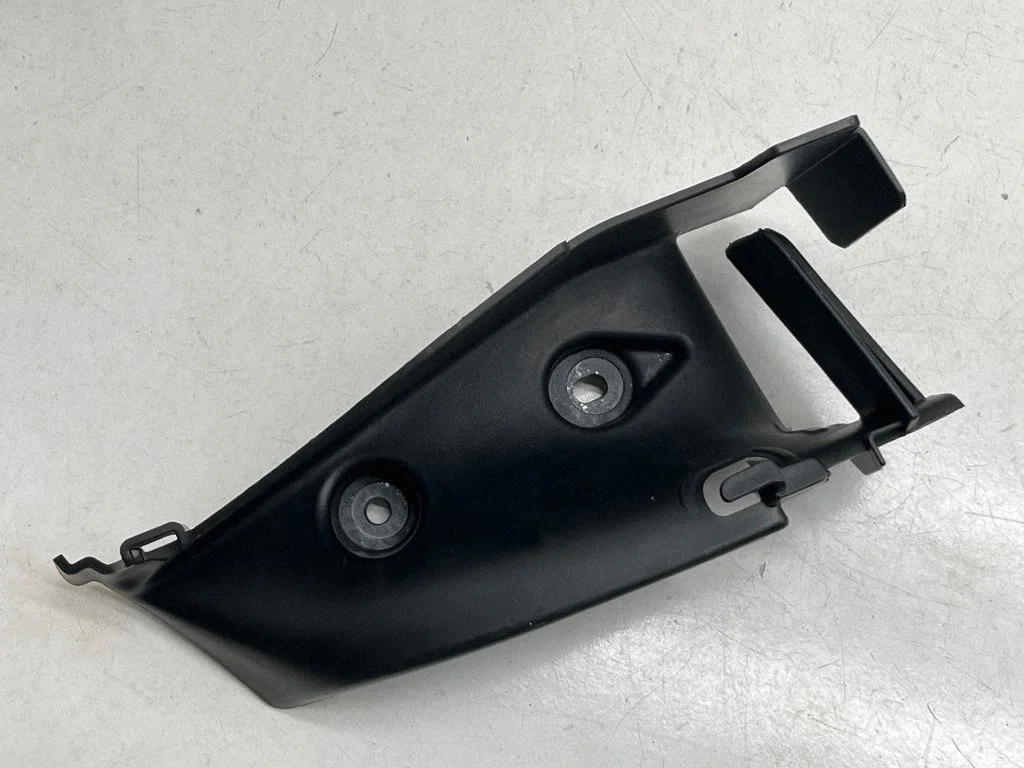 Seat belt trim – Land Rover Range Rover Evoque L538 (2011-2018)