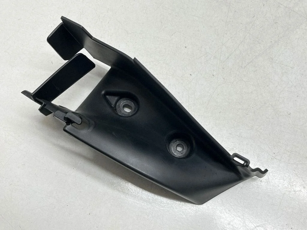 Seat belt trim – Land Rover Range Rover Evoque L538 (2011-2018)