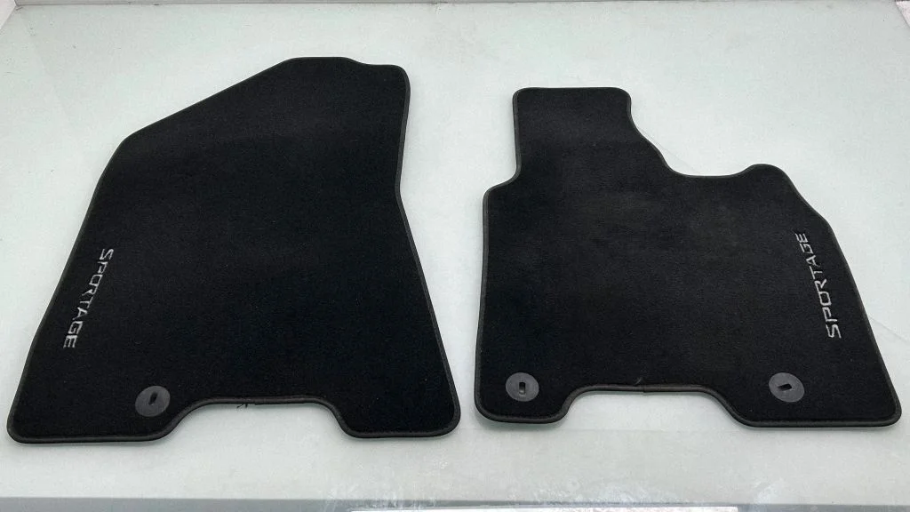 Front floor mat F1143ADE60