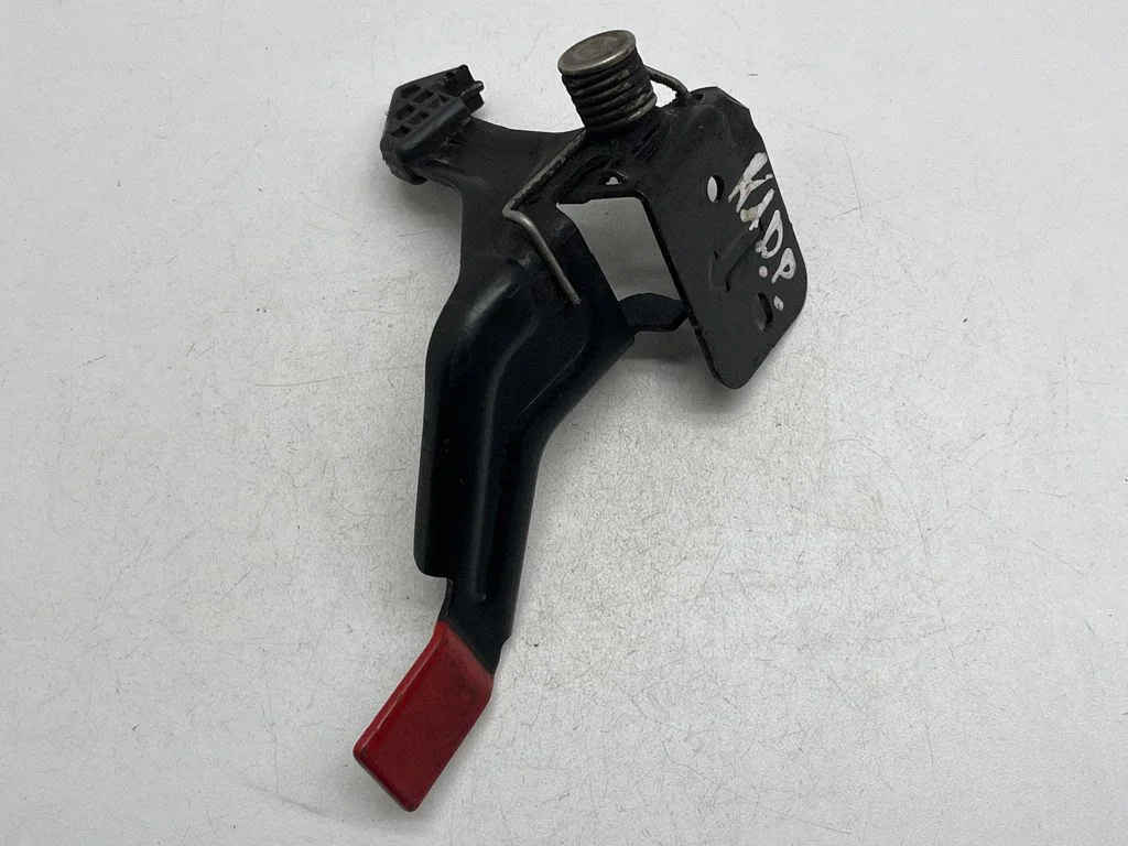 Engine bonnet (hood) release handle
