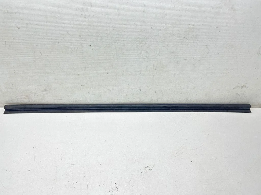 Esilävise kate (välimine) 808386UA4A