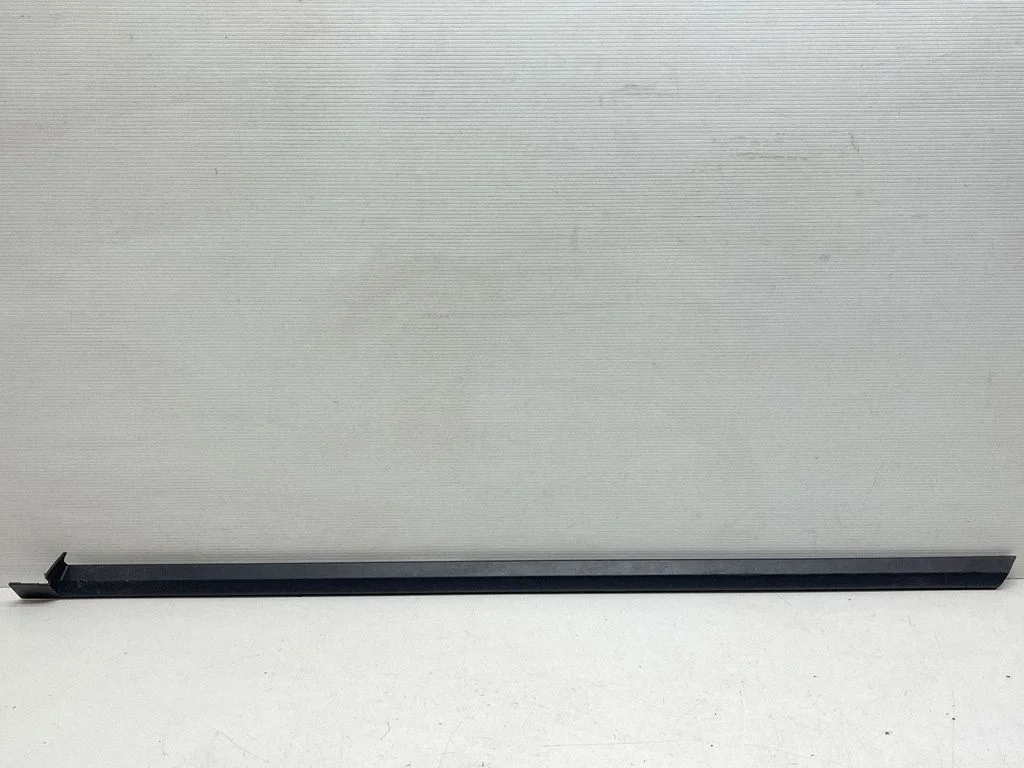 Side skirt front trim 7P5853538