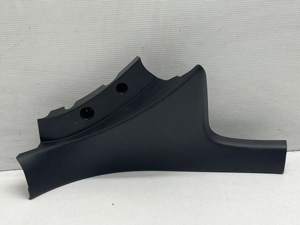 Sānu apdare pie aizmugurējā sēdekļa (apakšā) 84211TBAA0