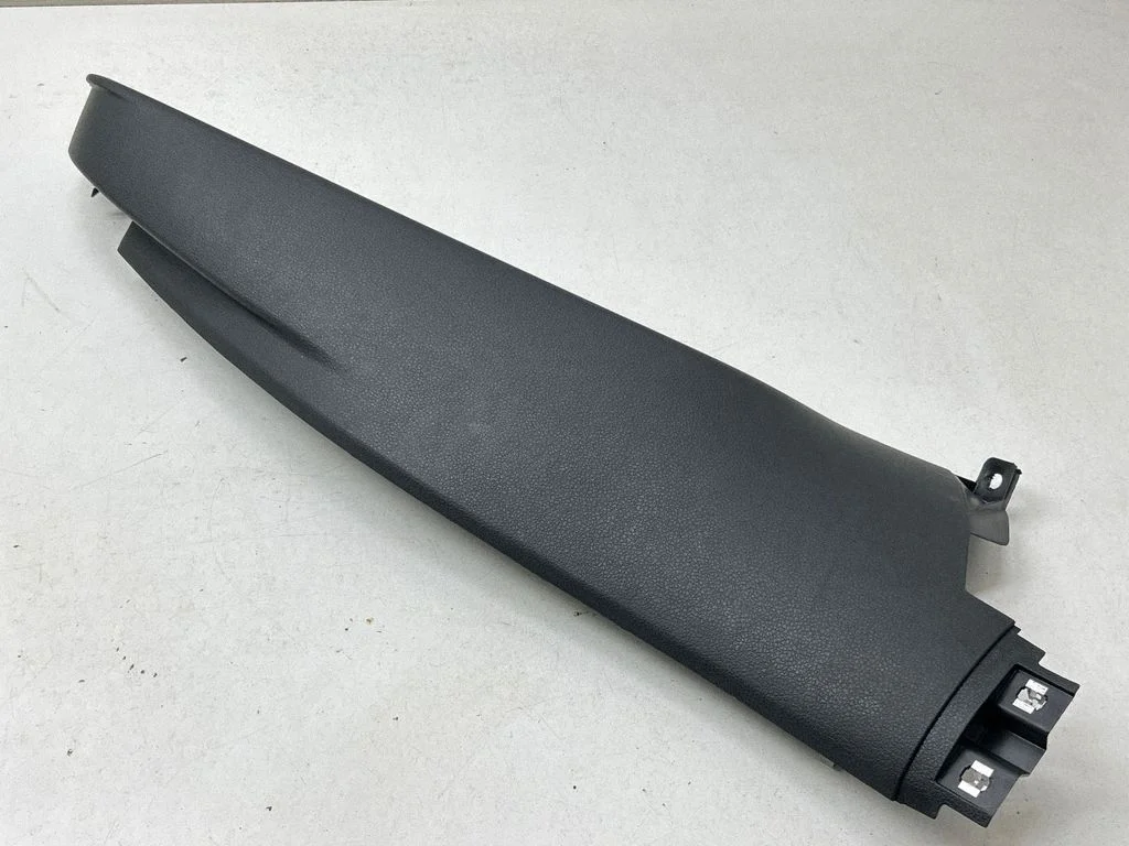 Sānu apdare pie aizmugurējā sēdekļa (augšā) 5G9867766