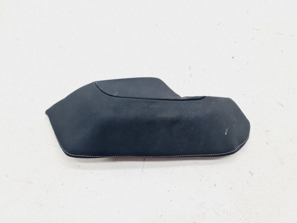 Rear seat side top trim 039802945