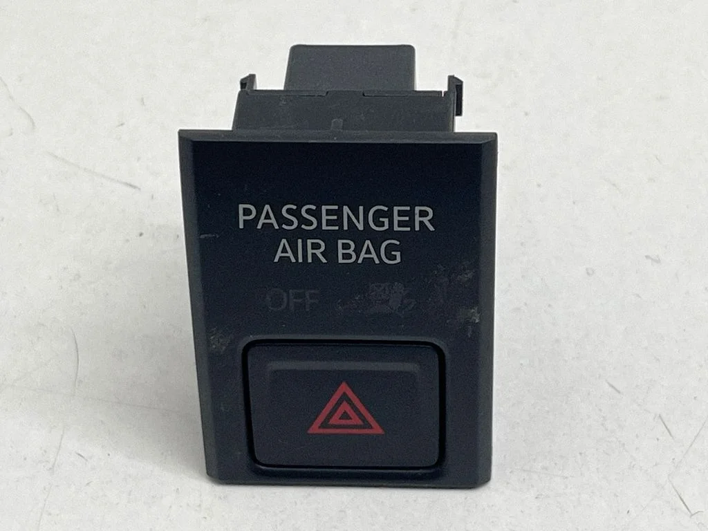 Hazard light switch 17A919225C