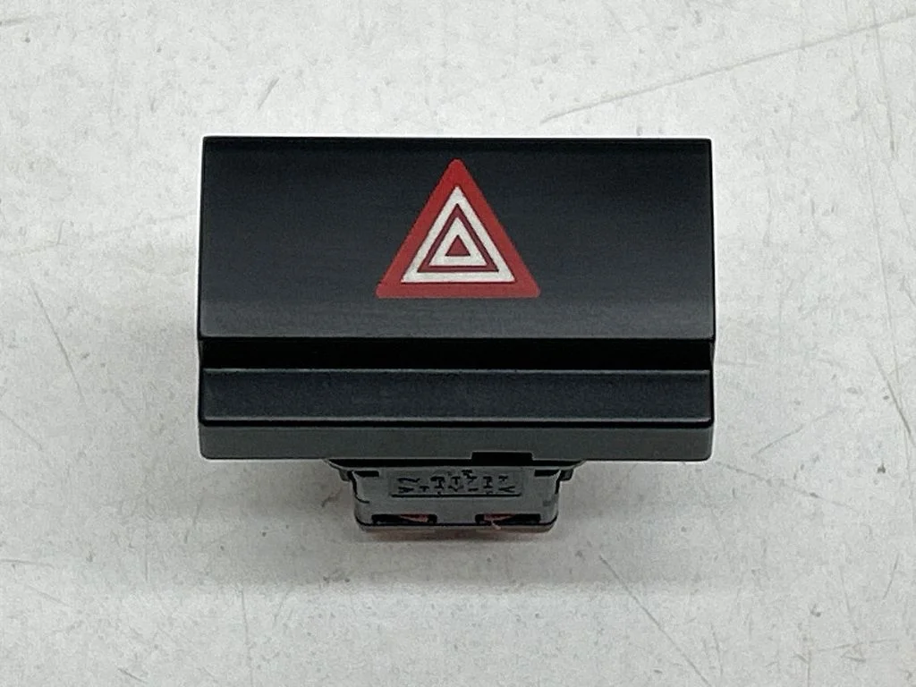 Avārijas gaismu slēdzis 9809181677