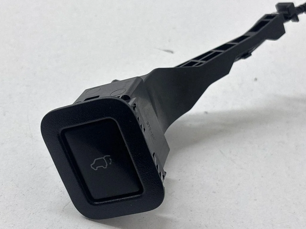 Tailgate/boot open switch button 76J235