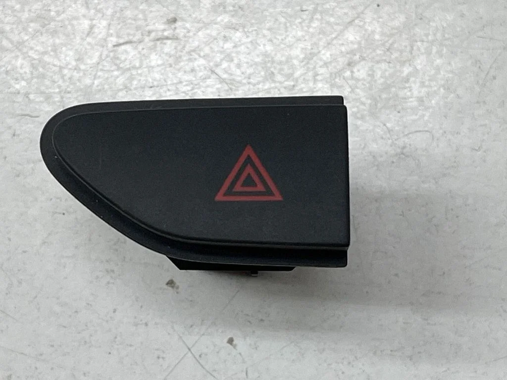 Hazard light switch 252907372R – Renault Captur (2013-2020)