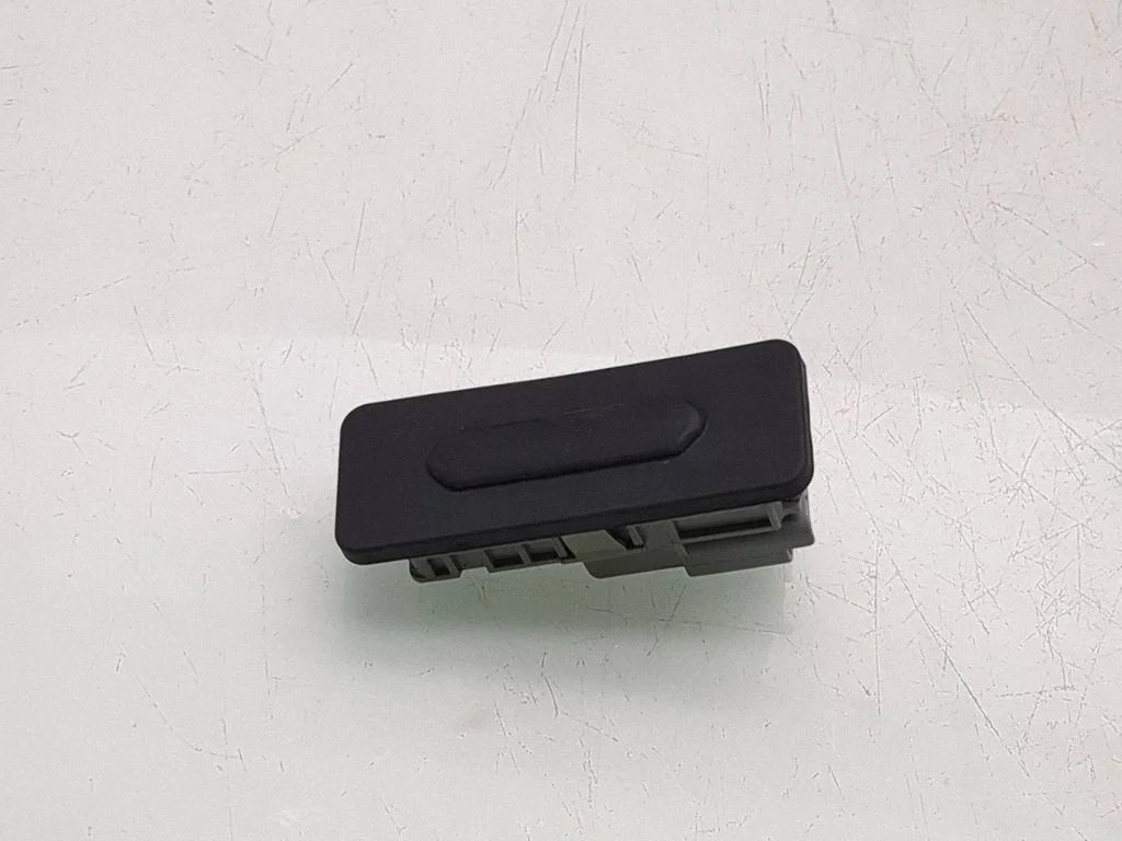 Tailgate/boot open switch button 906069264R