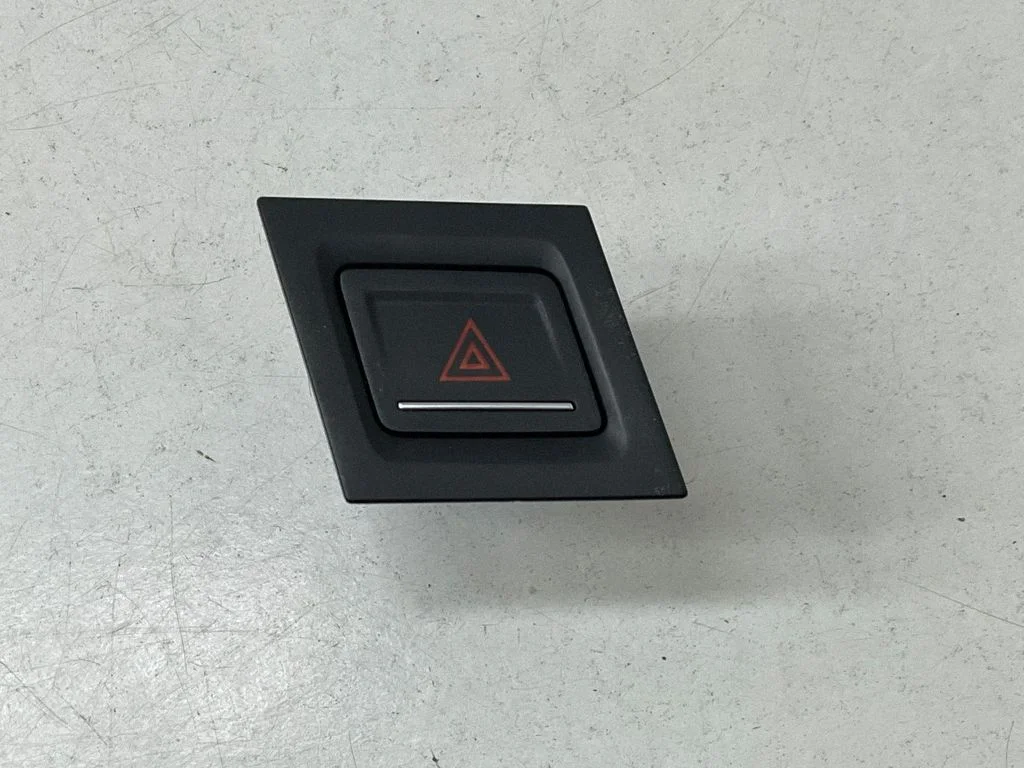 Włącznik świateł awaryjnych 5TB953509