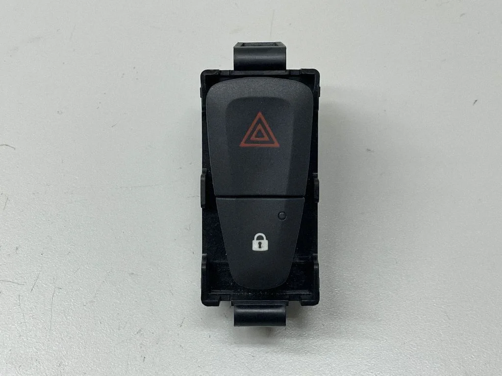 Hazard light switch E3160601