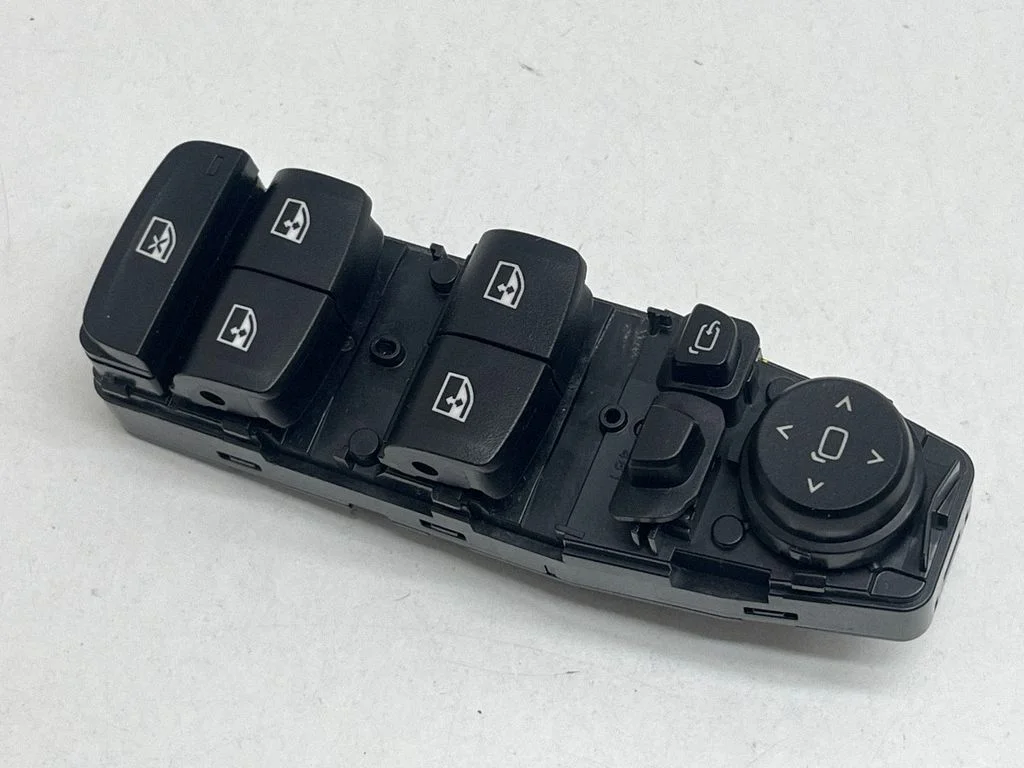 Electric window control switch 6832729