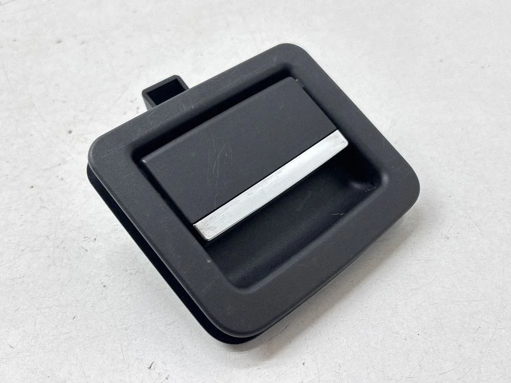 Other switches/knobs/shifts – rear