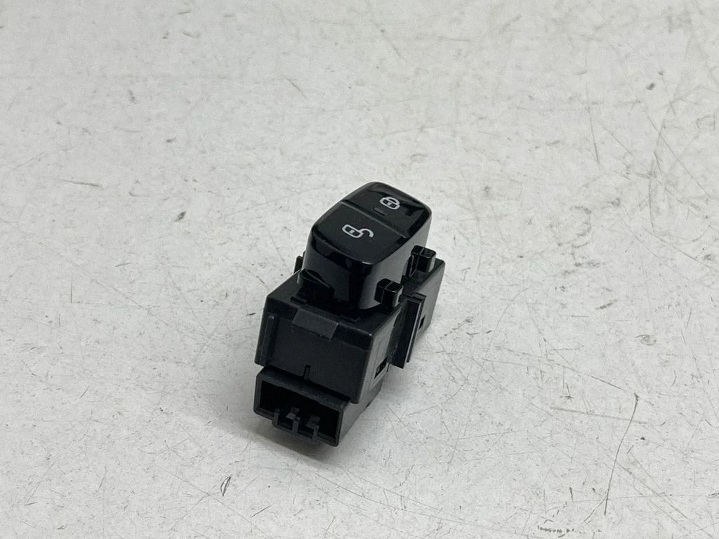 Central locking switch button – front right