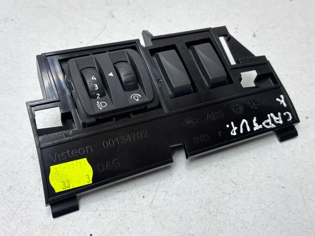 Headlight level height control switch 00134702 – Renault Captur (2013-2020)